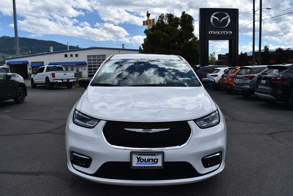 Used 2025 Chrysler Pacifica Select Minivan/Van