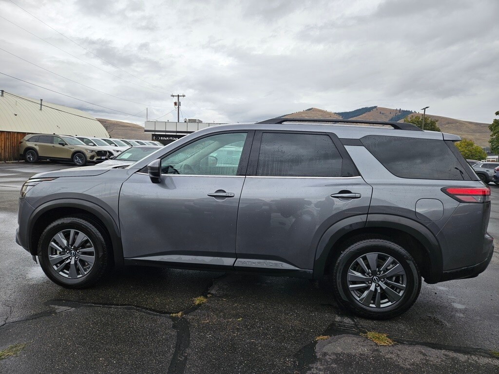 2024 Nissan Pathfinder SV photo 3
