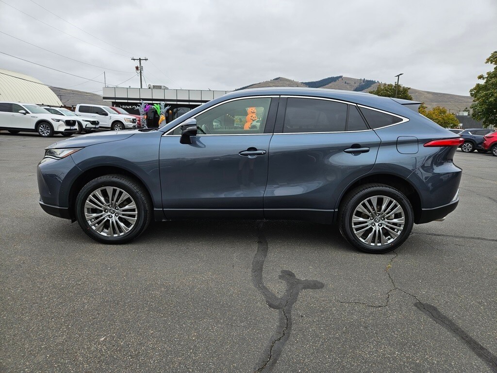 2022 Toyota Venza LE photo 4