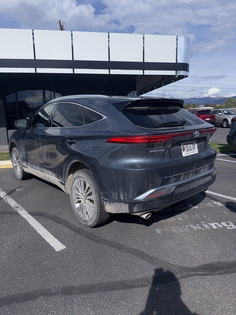 2022 Toyota Venza LE photo 2