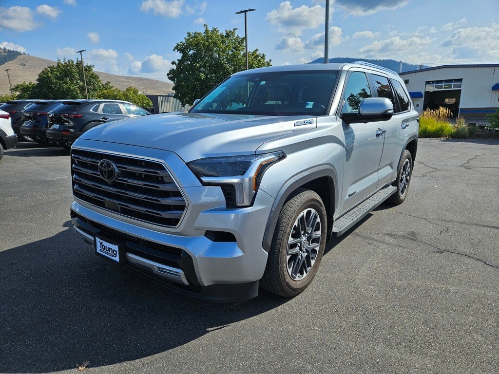 2024 Toyota Sequoia photo 3