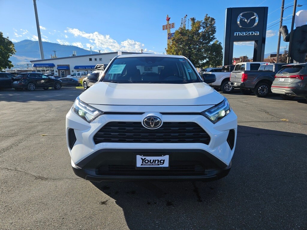 2024 Toyota RAV4 LE photo 2