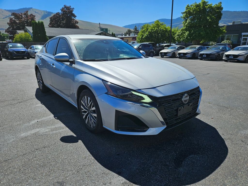 Used 2023 Nissan Altima 2.5 SV Sedan
