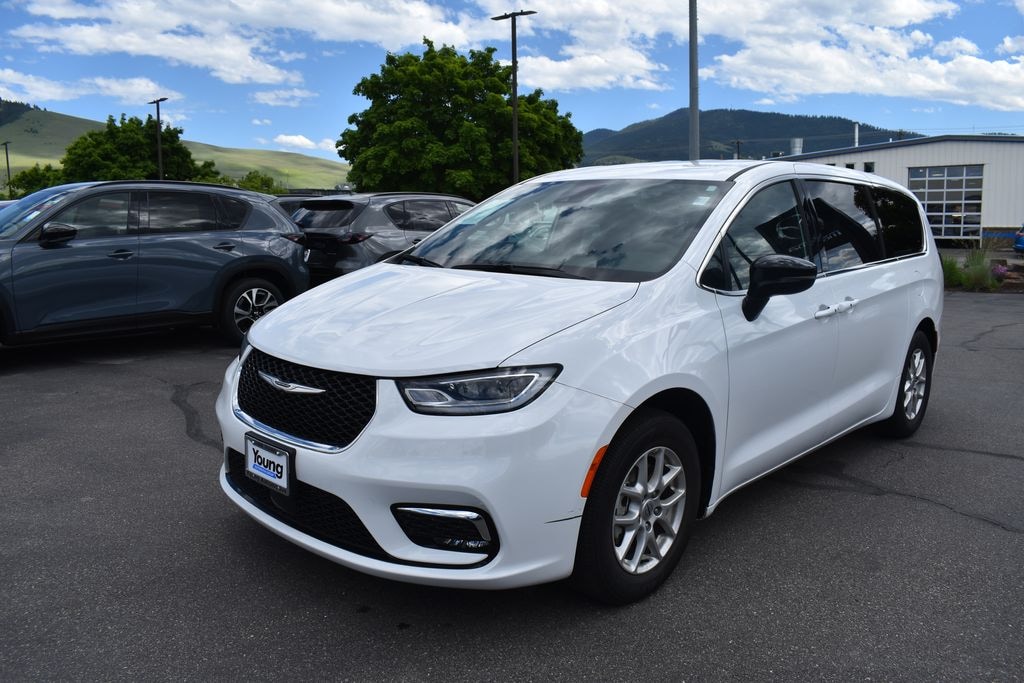 Used 2025 Chrysler Pacifica Select Minivan/Van