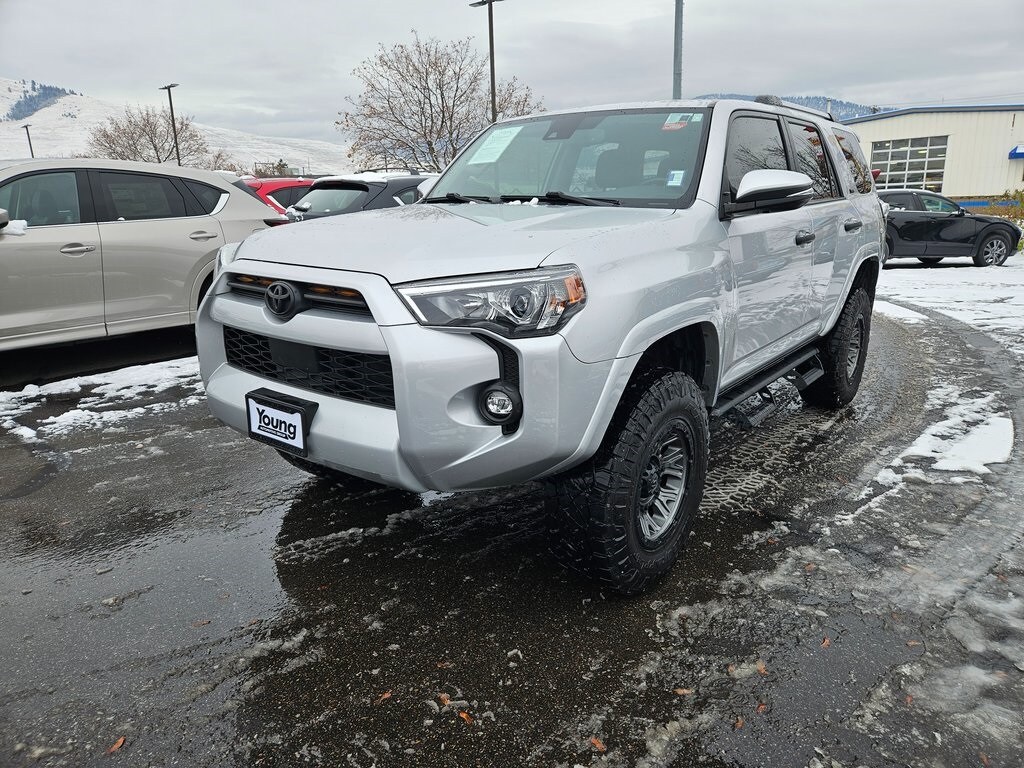 2023 Toyota 4Runner SR5 Premium 4WD photo 2