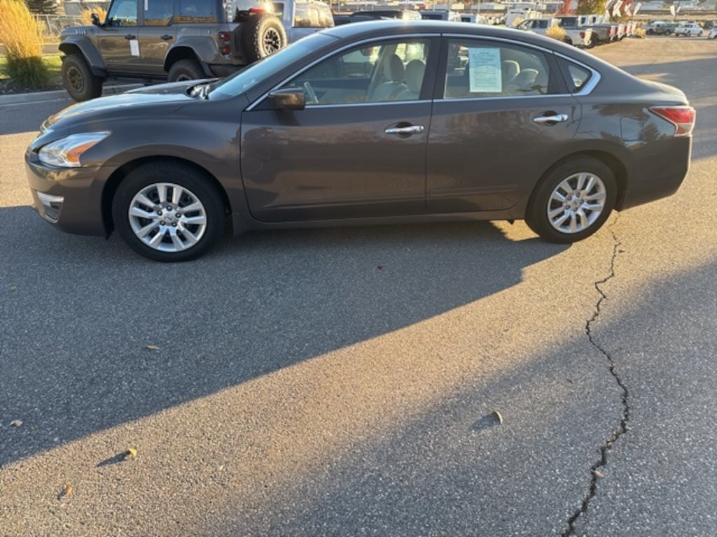 Used 2014 Nissan Altima 2.5 S Sedan