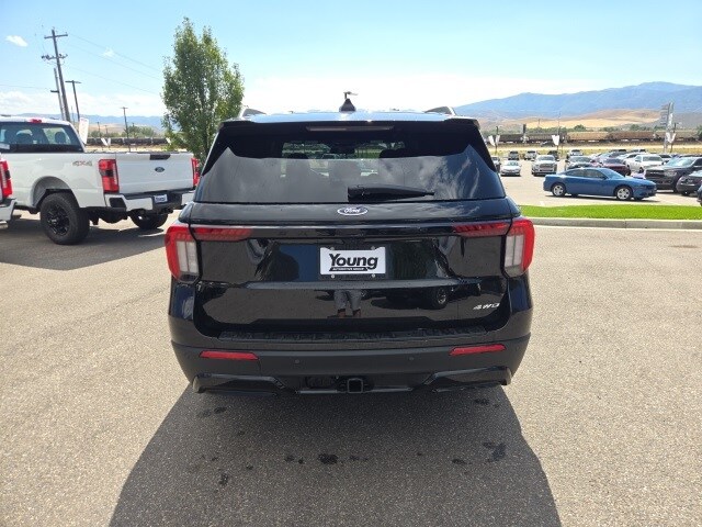 2025 Ford Explorer ST-Line photo 2