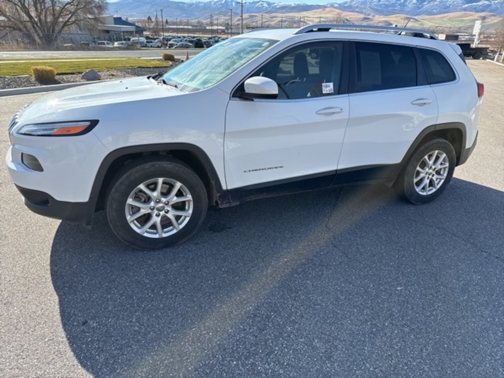 Used 2016 Jeep Cherokee Latitude SUV