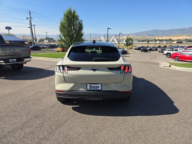 2025 Ford Mustang Mach-E Premium photo 4