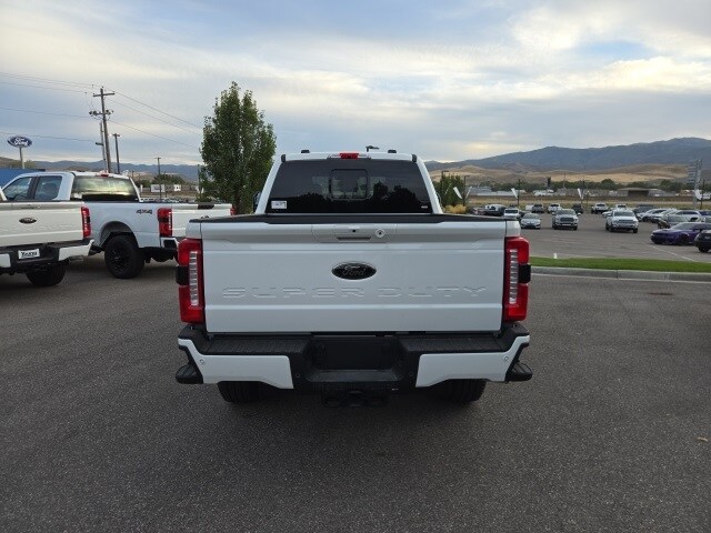 2025 Ford F-350 Lariat photo 3