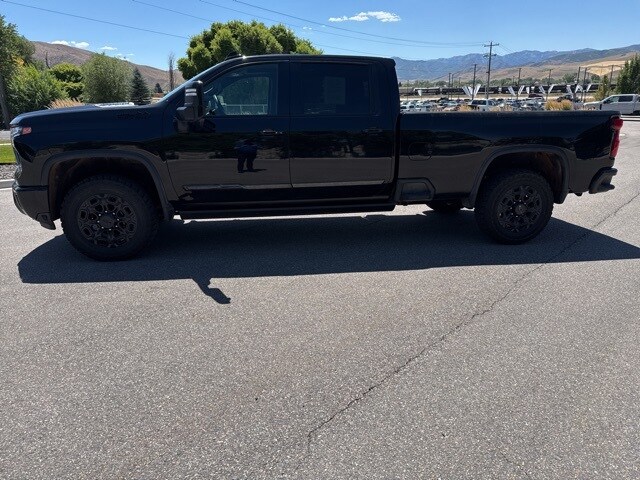 2024 Chevrolet Silverado 3500HD High Country photo 2