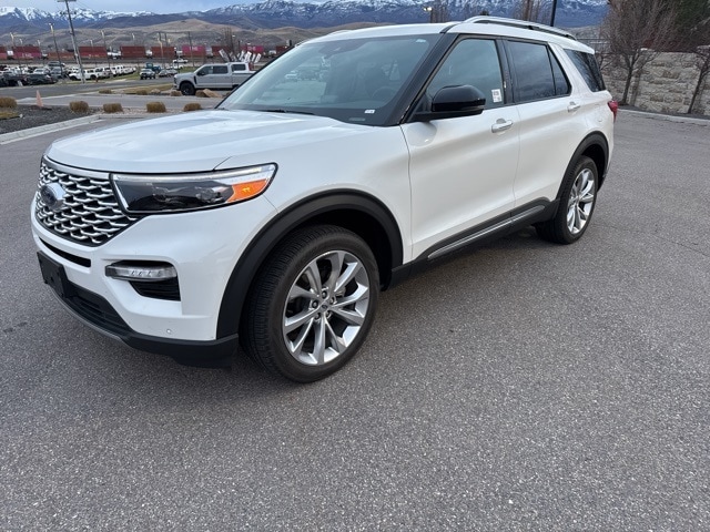 2023 Ford Explorer Platinum's photo