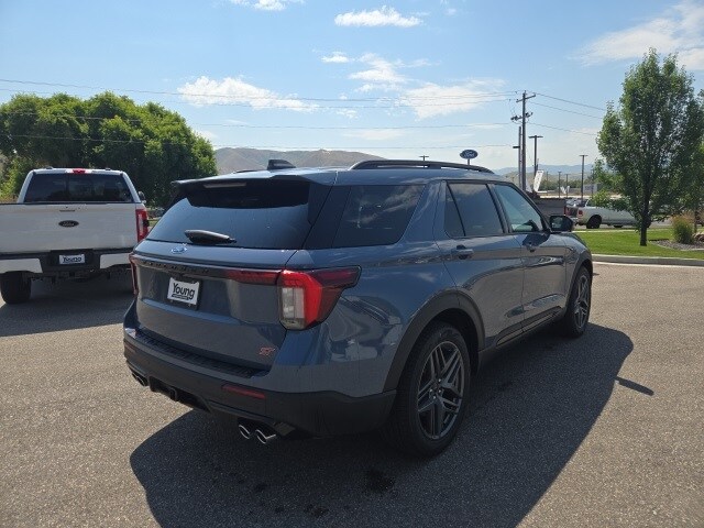 2025 Ford Explorer ST photo 3