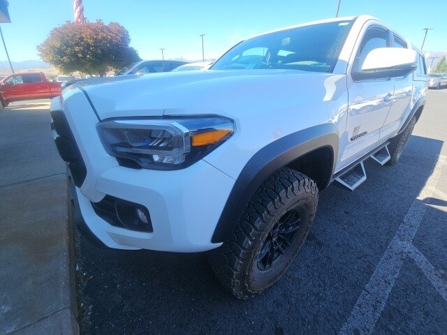 2022 Toyota Tacoma TRD Off-Road Double Cab photo 2