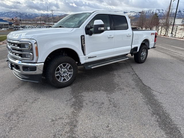 2023 Ford F-350 Super Duty Lariat's photo