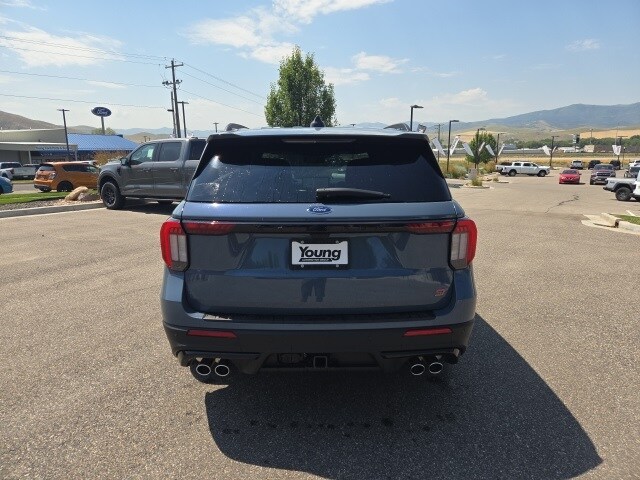 2025 Ford Explorer ST photo 4