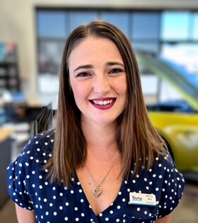 Staff member Nicole Ngo from ID_7159a140ca4f