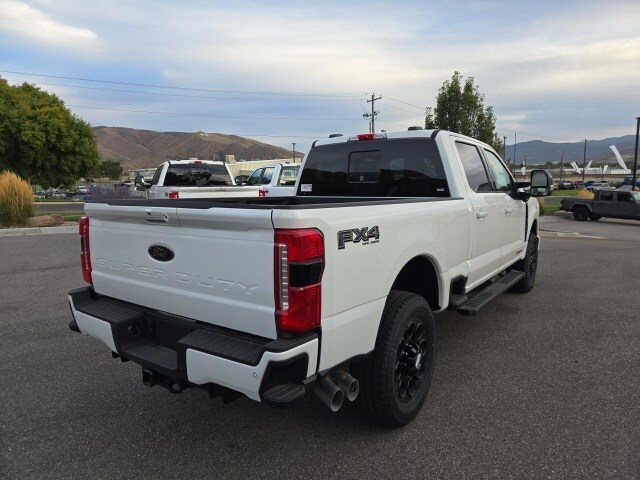 2025 Ford F-350 Lariat photo 2