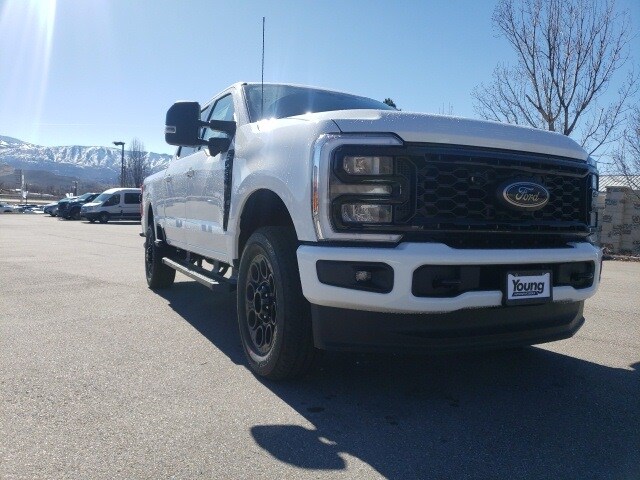 2025 Ford F-250 XLT photo 2