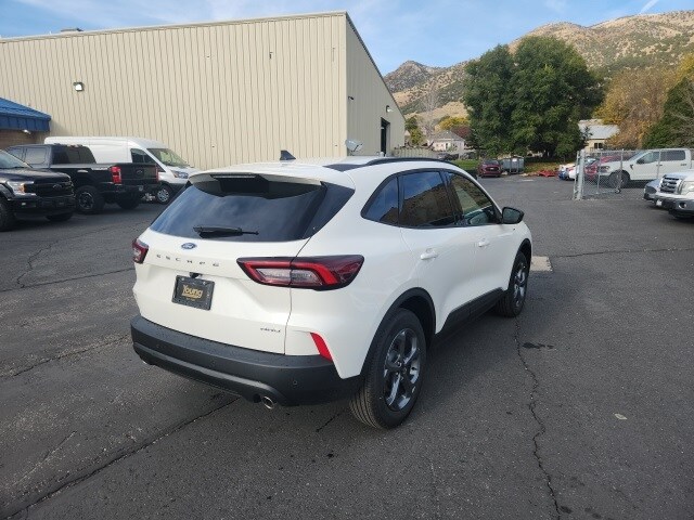 2025 Ford Escape ST-Line photo 3