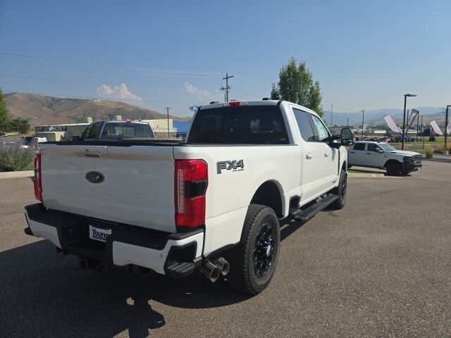 2025 Ford F-350 Lariat photo 2