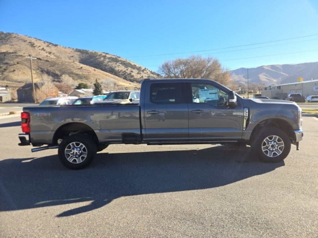 New 2026 Ford F-350 Lariat Truck Crew Cab