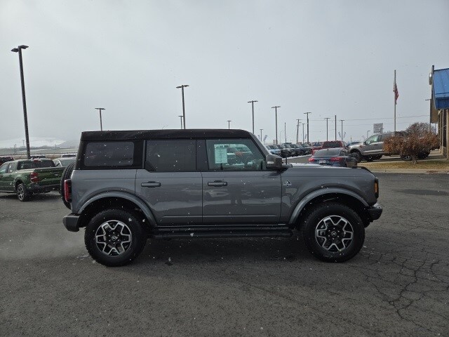 2024 Ford Bronco Outer Banks photo 2