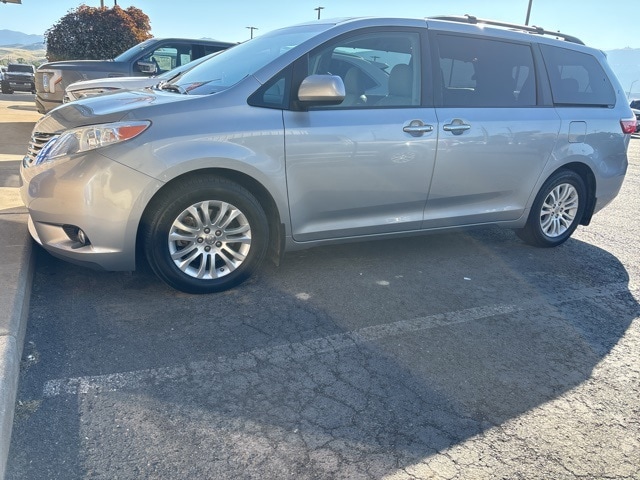 Used 2017 Toyota Sienna XLE with VIN 5TDYZ3DC7HS811995 for sale in Morgan, UT