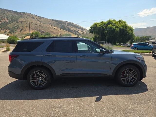 2025 Ford Explorer ST photo 2