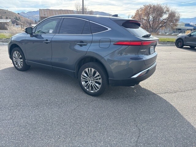 2022 Toyota Venza LE photo 3