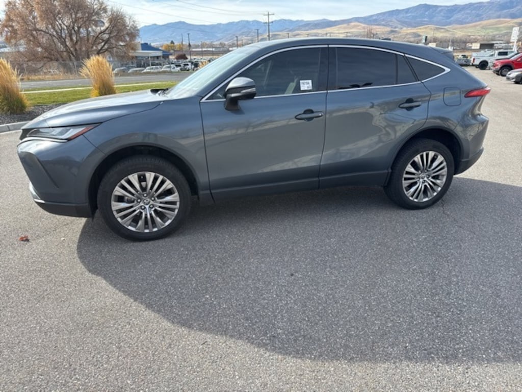 Used 2022 Toyota Venza LE SUV