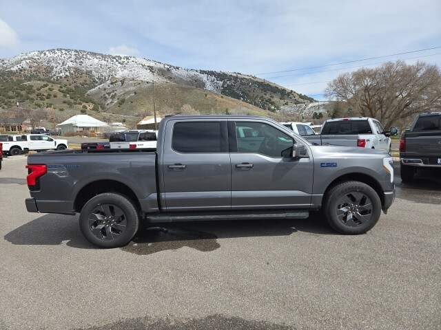 2024 Ford F-150 Lightning Lariat photo 2