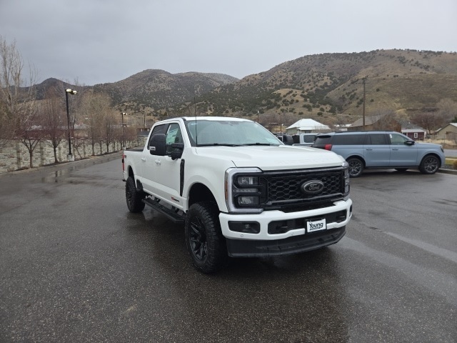 2025 Ford F-350 Super Duty Lariat's photo