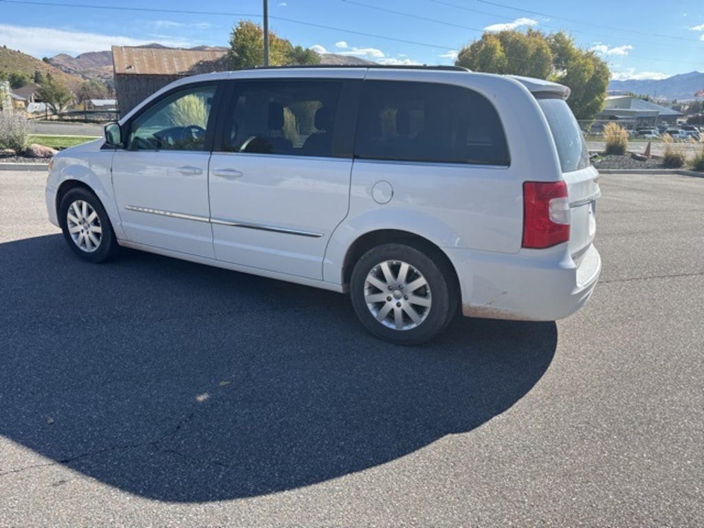Used 2016 Chrysler Town & Country Touring Van LWB Passenger Van