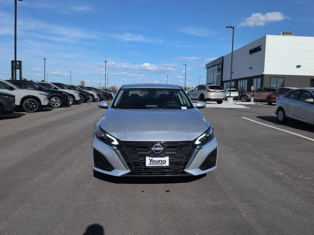 Used 2023 Nissan Altima 2.5 SV Sedan