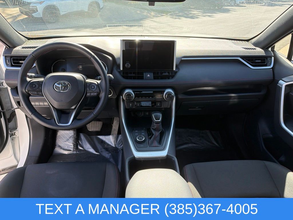 2025 Toyota RAV4 SE - Photo 20