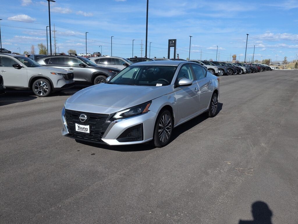 Used 2023 Nissan Altima 2.5 SV Sedan