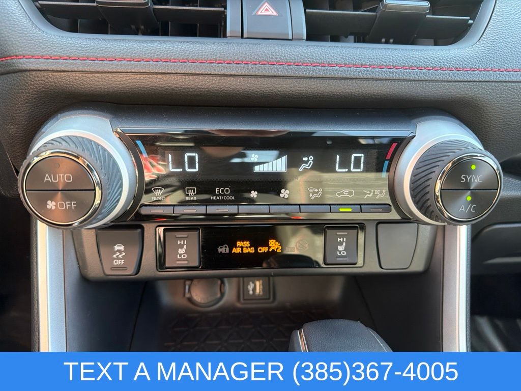 2025 Toyota RAV4 SE - Photo 23