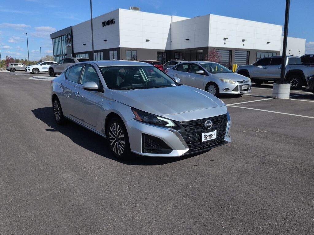 Used 2023 Nissan Altima 2.5 SV Sedan