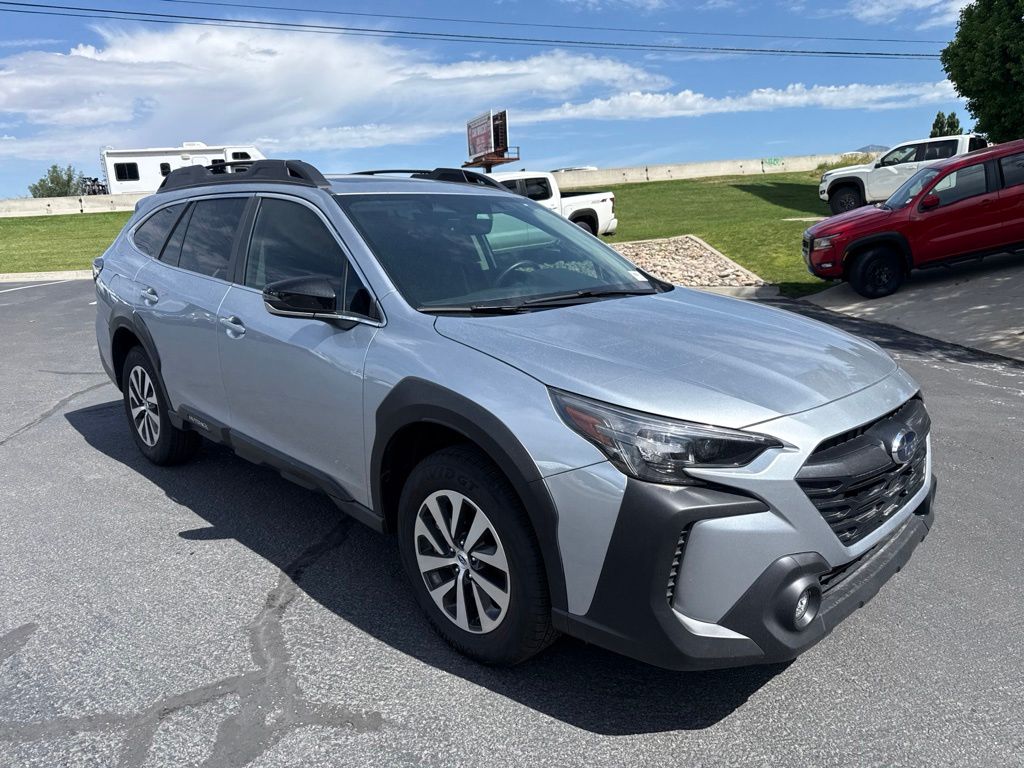 2025 Subaru Outback Premium's photo