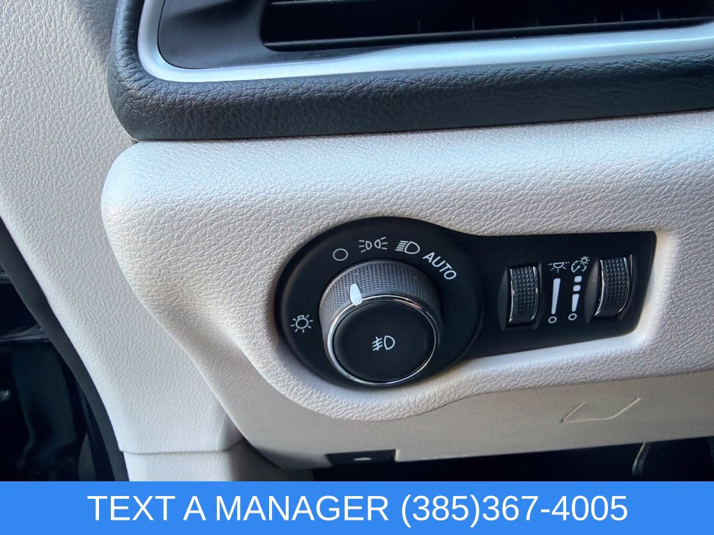 2024 Chrysler Pacifica PHEV Select - Photo 31