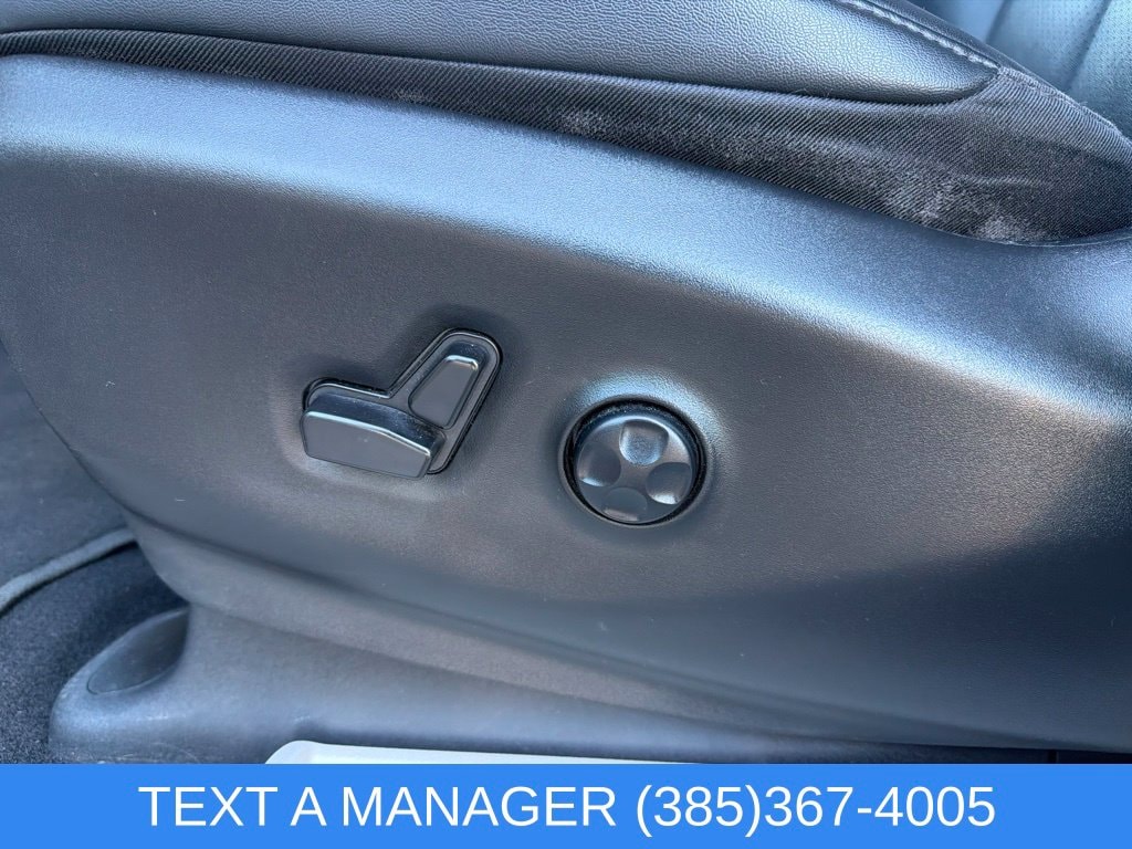 2024 Chrysler Pacifica PHEV Select - Photo 16