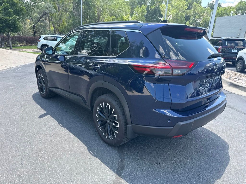 2026 Nissan Rogue Dark Armor - Photo 6