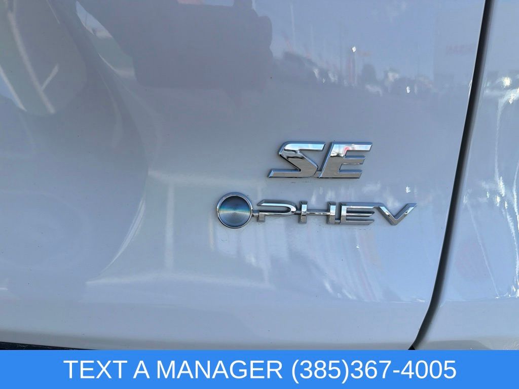 2025 Toyota RAV4 SE - Photo 11