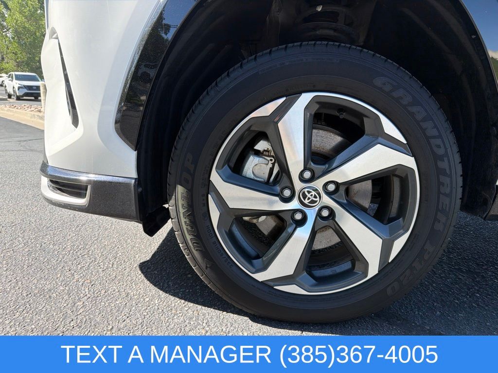 2025 Toyota RAV4 SE - Photo 9