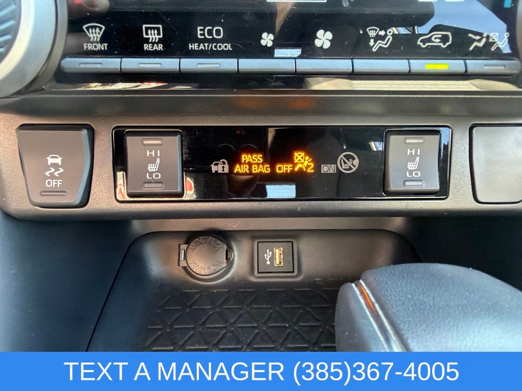 2025 Toyota RAV4 SE - Photo 24