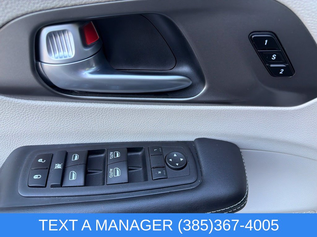 2024 Chrysler Pacifica PHEV Select - Photo 17