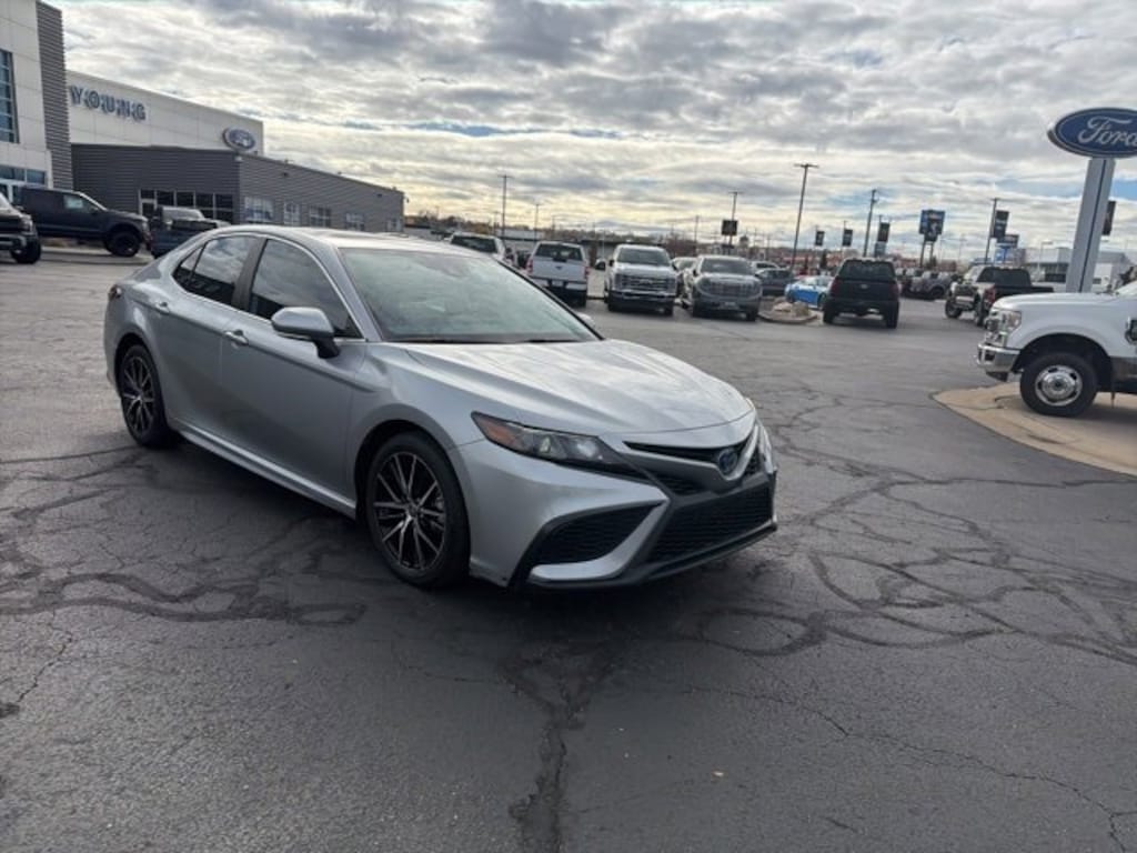 Used 2022 Toyota Camry Hybrid SE Sedan