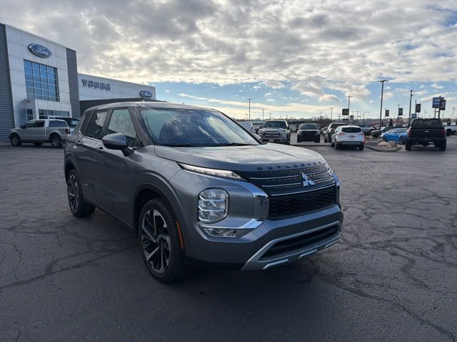 2024 Mitsubishi Outlander SE's photo