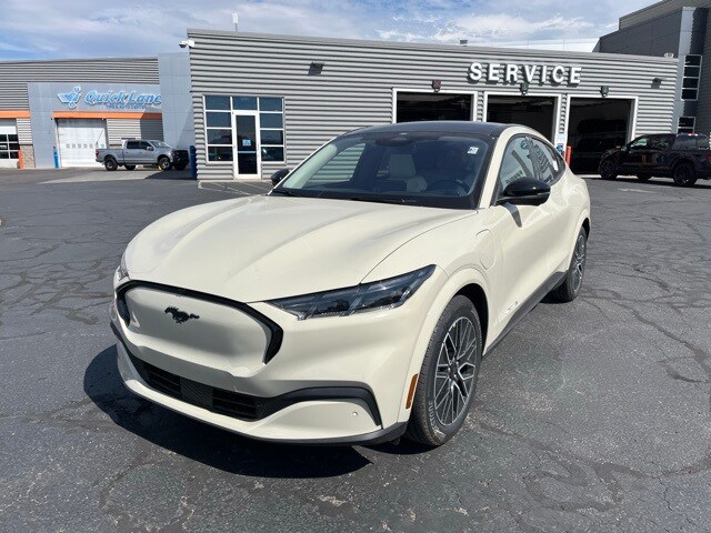 2025 Ford Mustang Mach-E Premium photo 3